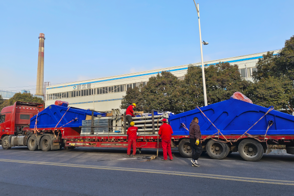 科迅机械——污泥处理筛分系统正在发货